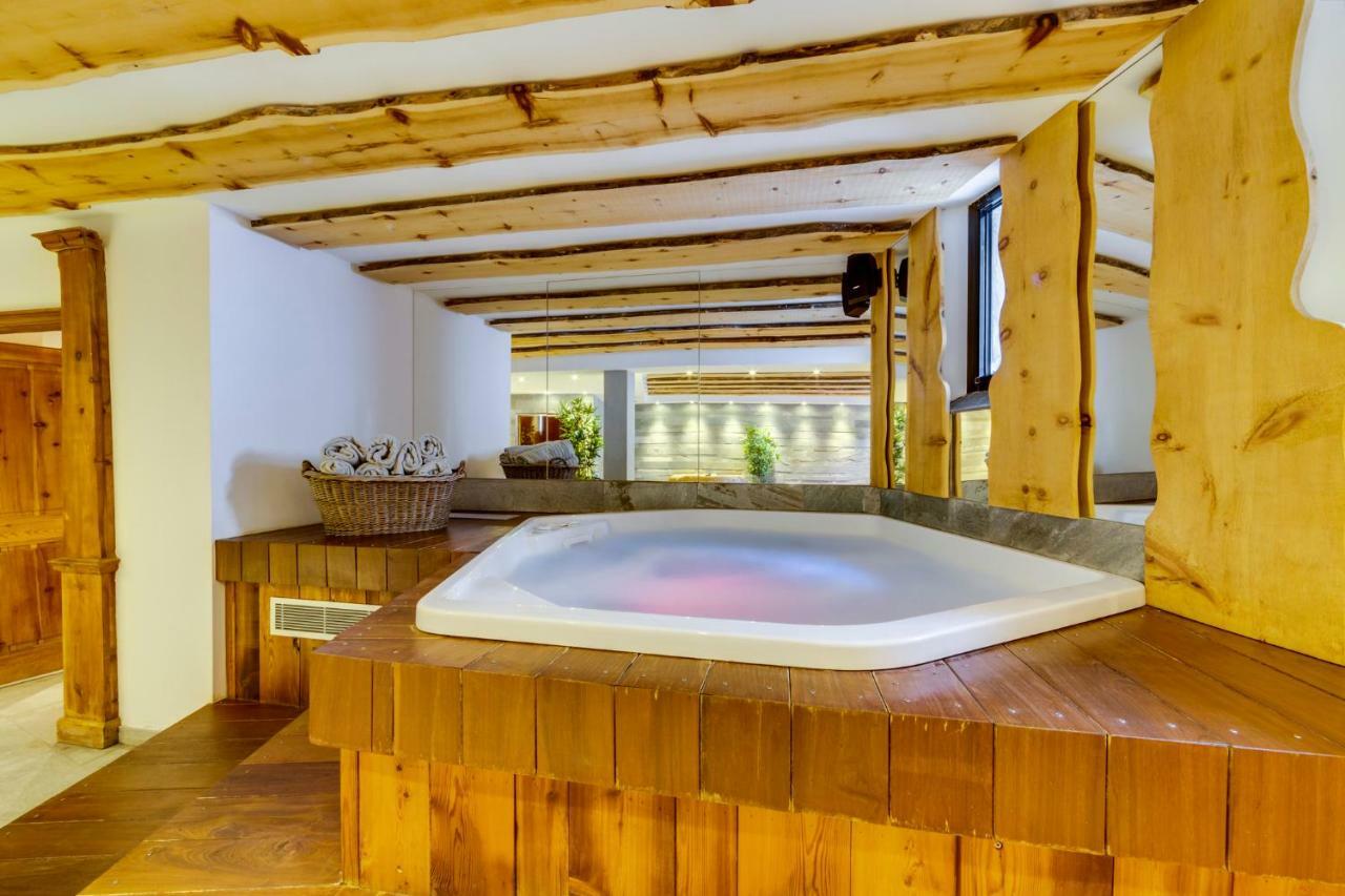 Chalet Hotel Du Fornet วาลดีแซร์ ภายนอก รูปภาพ