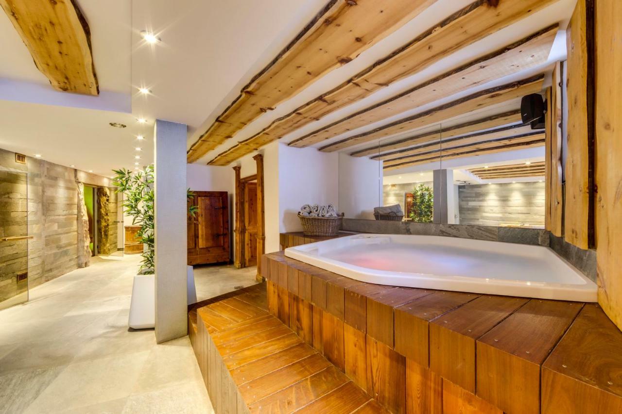 Chalet Hotel Du Fornet วาลดีแซร์ ภายนอก รูปภาพ